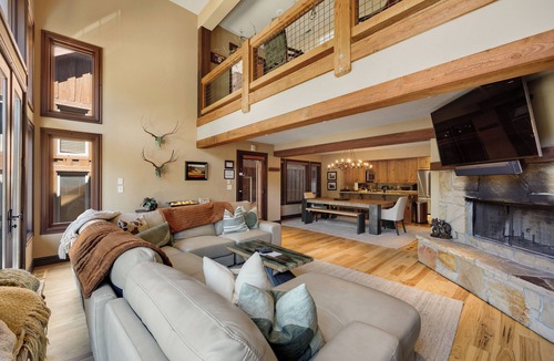 Deer Valley House | Prime location on Deer Valley Drive. Walk to Main, 3 Minute Shuttle to the Lifts!