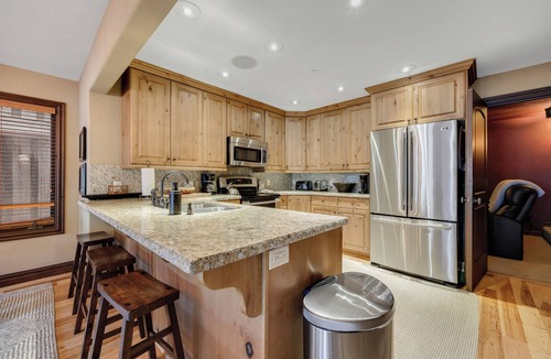 Deer Valley House | Prime location on Deer Valley Drive. Walk to Main, 3 Minute Shuttle to the Lifts!