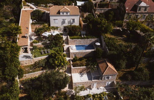 Pile Villa | Prime location! Owner-direct Garden Villa with top Services – Villa Orti