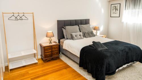 Glen Iris House | Prime Location Private Home Large Pool Pets welcome