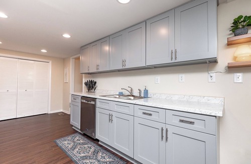 Kathleen House | Prime Location | Spacious 4BR Between WR & Perry