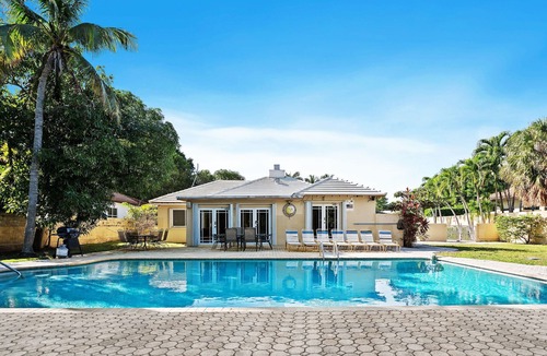 Harbor Beach Villa | PRIME LOCATION — Walk to BEACH, Restaurants, Nightlife, Las Olas — Private Pool