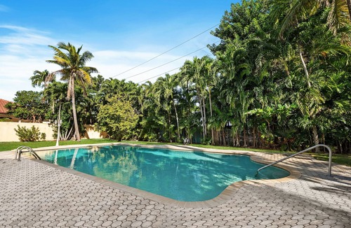 Harbor Beach Villa | PRIME LOCATION — Walk to BEACH, Restaurants, Nightlife, Las Olas — Private Pool