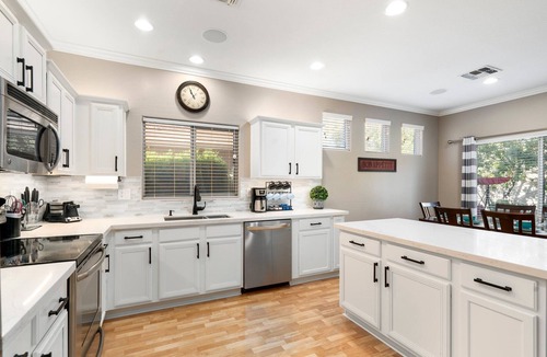 Fincher Farms House | Prime Location, W/Movie Room, Air Hockey, Hot Tub &Close to Food & Entertainment