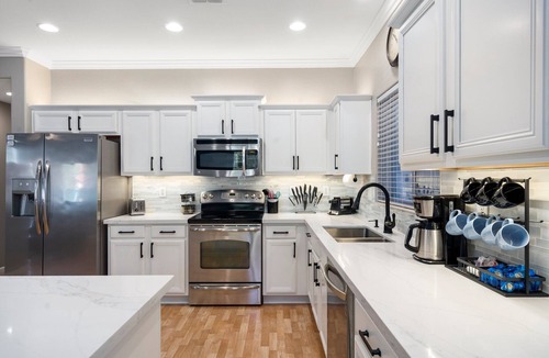 Fincher Farms House | Prime Location, W/Movie Room, Air Hockey, Hot Tub &Close to Food & Entertainment