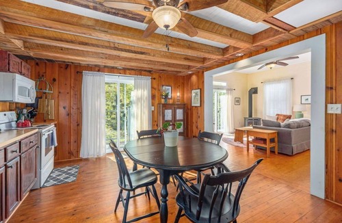 Hot Springs Cottage | Prime Location, Walk to Town, Pet Friendly