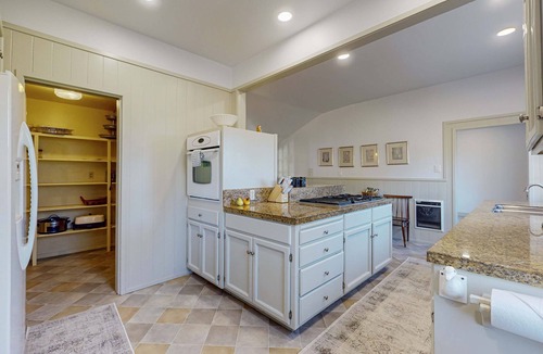 Mendocino House | Prime Mendocino Retreat with Hot Tub & 2 Kitchens