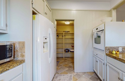 Mendocino House | Prime Mendocino Retreat with Hot Tub & 2 Kitchens
