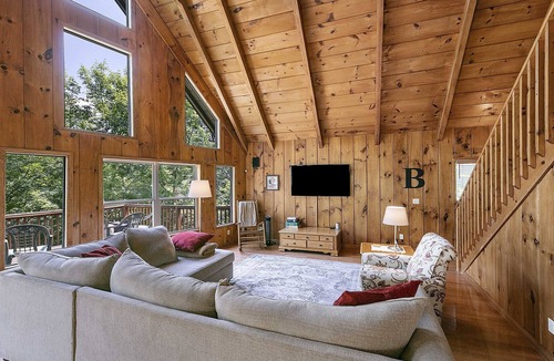 Flat Hollow Marina Cabin | Prime Norris Lakefront Cabin, Covered Dock, Hot tub, Firepit, 5 bed, 3.5 bath