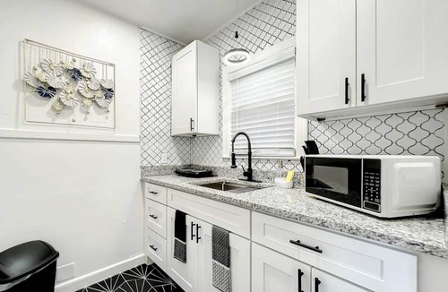 Wadeview Park House | Prime Orlando Location 1BR