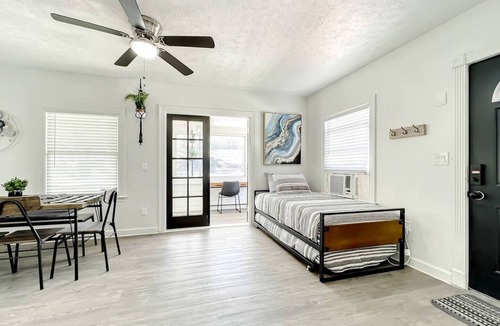 Wadeview Park House | Prime Orlando Location 1BR