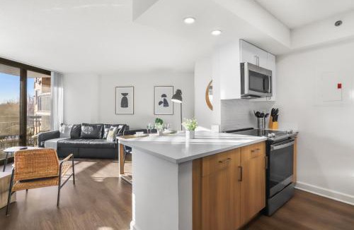 Pentagon City Apartment | Prime Pentagon City Apt with Rooftop Access