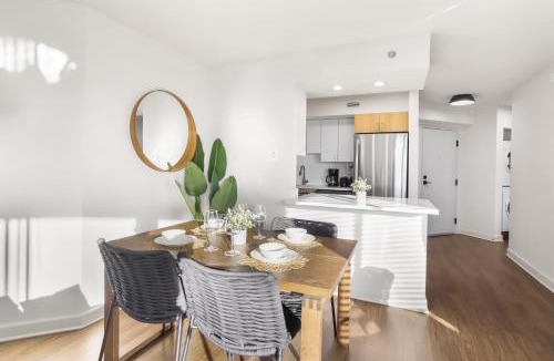 Pentagon City Apartment | Prime Pentagon City Apt with Rooftop Access