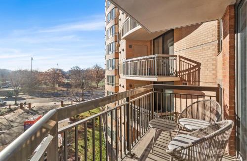 Pentagon City Apartment | Prime Pentagon City Apt with Rooftop Access
