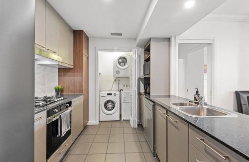 Bowen Hills Apartment | Prime Position! 3bed/2bath/1car ~ 10mins to CBD