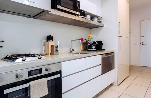 Windsor Apartment | Prime Prahran Property with Parking