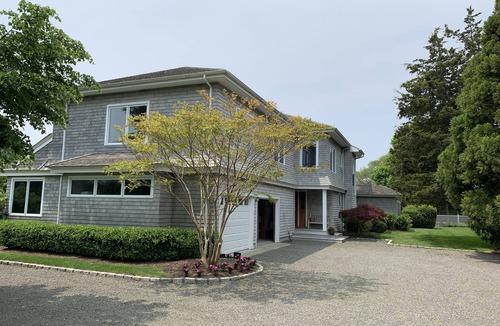 Quogue House | Prime Quogue village location