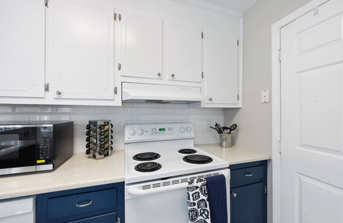 Southwest Raleigh House | Prime Raleigh Duplex Stay B