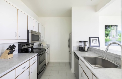 Downtown Portland Condo | Prime River View: spacious, light-filled top floor corner unit downtown