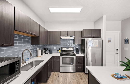 Fairpark Apartment | Prime SLC - Airport - Convention - Hot tub