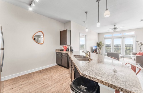 South Congress Apartment | Prime Soco 2BR King Suite w Gympickleballlaundry