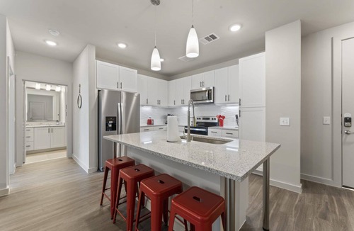Windsor Park Apartment | Prime Soco Charming 1BR King Suite w Pool Parking