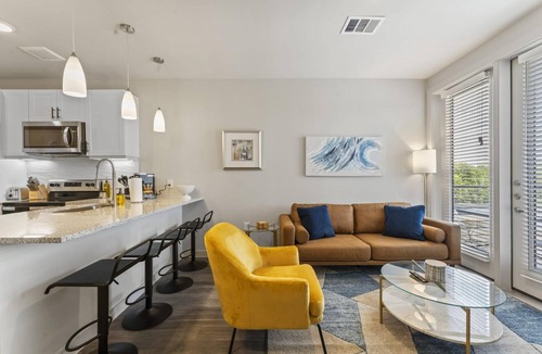 Windsor Park Apartment | Prime Soco Cozy 1BR King Suite w Pool Parking