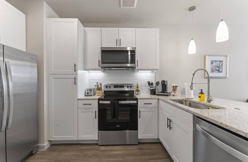 Windsor Park Apartment | Prime Soco Cozy 1BR King Suite w Pool Parking