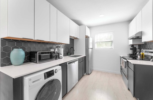 Travis Heights Apartment | Prime SoCo cozy studio w/laundryWiFi, 7 Min to DT