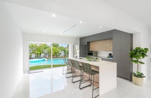 Miami Gardens House | Prime Spot Near Hard Rock Stadium & Beach Pool