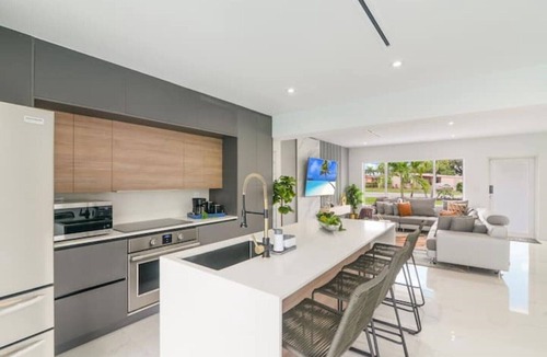 Miami Gardens House | Prime Spot Near Hard Rock Stadium & Beach Pool