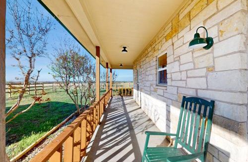 Celeste House | Prime Stargazing! Serene Texas Countryside Retreat