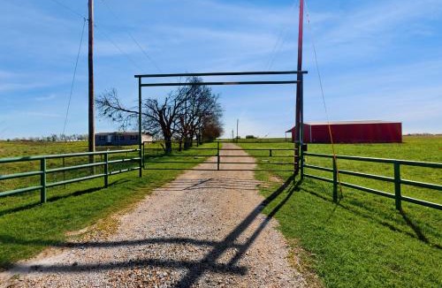 Celeste House | Prime Stargazing! Serene Texas Countryside Retreat