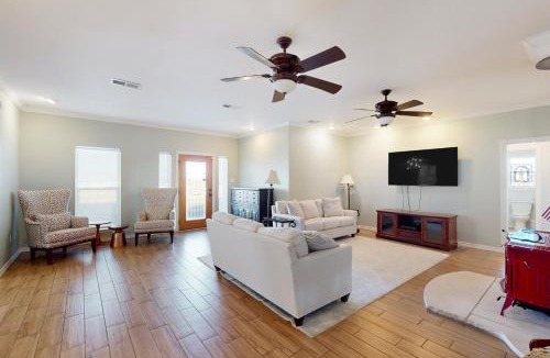Celeste House | Prime Stargazing! Serene Texas Countryside Retreat