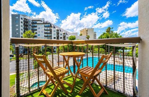 Florida Center Apartment | Prime Studio lake & Pool View 5 min to Universal