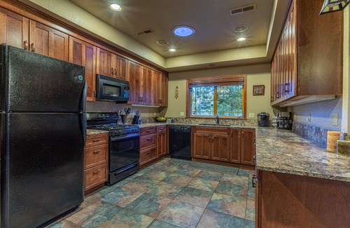 Sunriver House | Prime summer cancellation so grab it quick before it rents again!