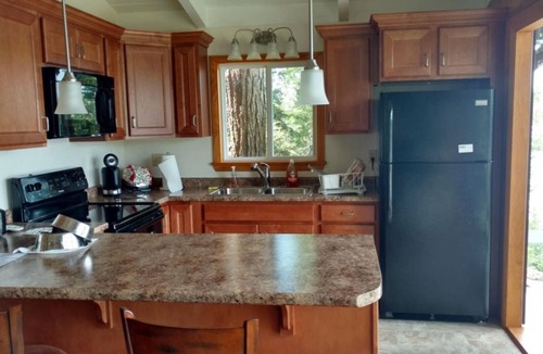 Alexandria Bay Cottage | Prime waterfront cottage in Thousand Islands, wifi, Pet-Freindly
