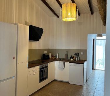 Almarda House | Primera Linea de Playa, Villa Conchita, con Salida al Mar