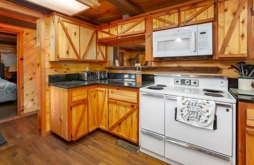 Sulphur Cabin | Primrose Family Lodge