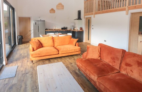 Bampton Cottage | PRIMROSE, pet friendly, character holiday cottage in Bampton, Devon