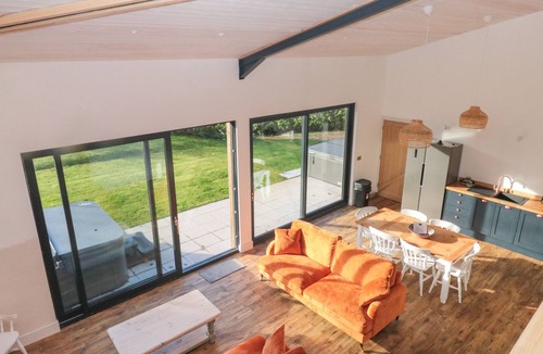 Bampton Cottage | PRIMROSE, pet friendly, character holiday cottage in Bampton, Devon