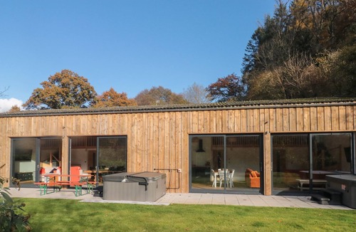 Bampton Cottage | PRIMROSE, pet friendly, character holiday cottage in Bampton, Devon