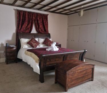 East Dereham House | Primroses, Wood Farm