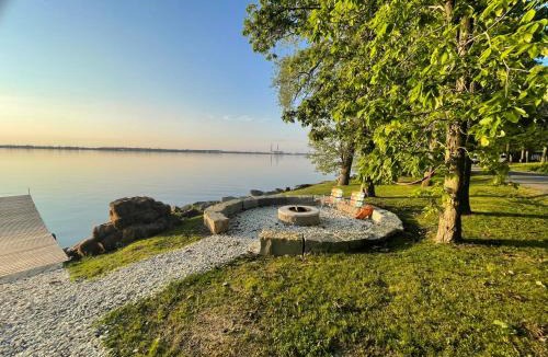 Cressy House | Prince Edward County Beachfront Retreat
