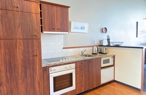 Auckland Central Business District Apartment | Princes Wharf: Waterfront Sea & Harbour Views Hotel Apartment