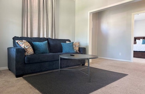 Princeton Apartment | Princeton Place - QUEEN 2BD/1BA Apt