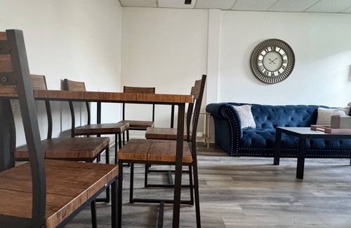 Inglefield Apartment | Princeton Suite 6 - QUEEN 2BR/2BA