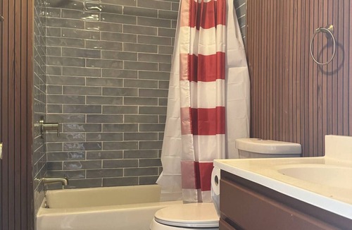 Inglefield Apartment | Princeton Suite 6 - QUEEN 2BR/2BA