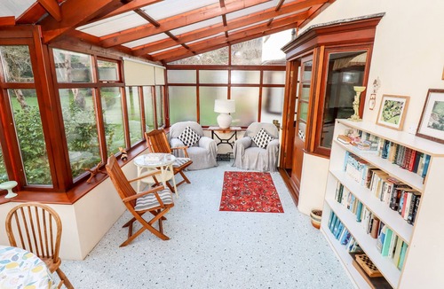 Carlton in Lindrick Cottage | Pringles Orchard