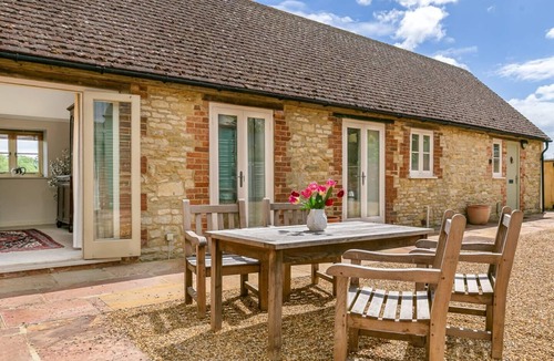 Gawcott House | Priory Courtyard - 3 Bedroom Escape